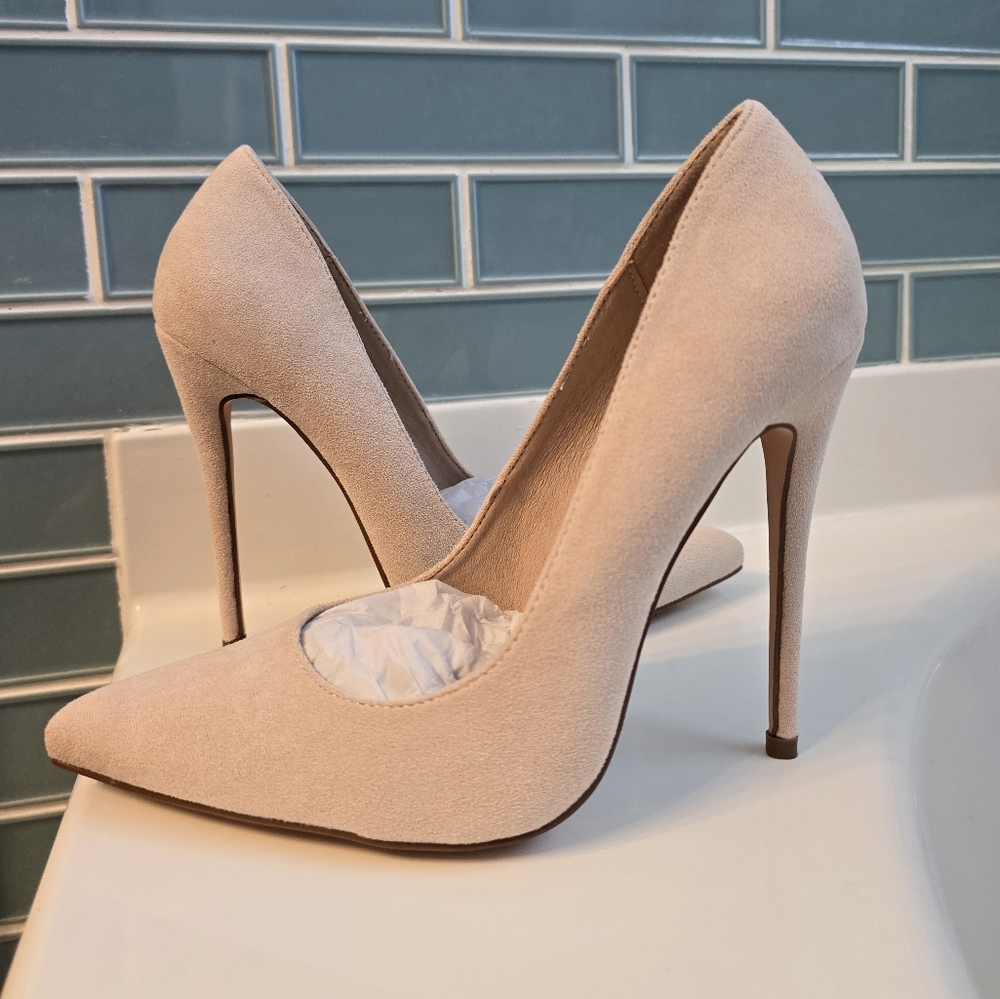 Suede pumps